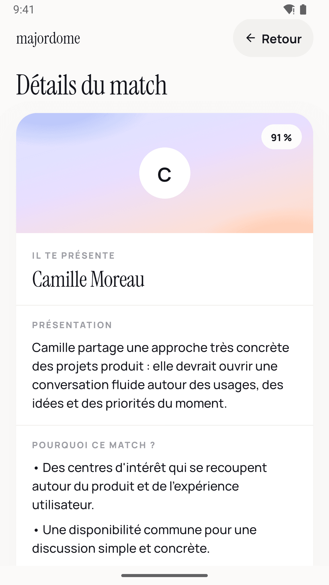 Le détail d’une présentation, telle que le majordome la formule